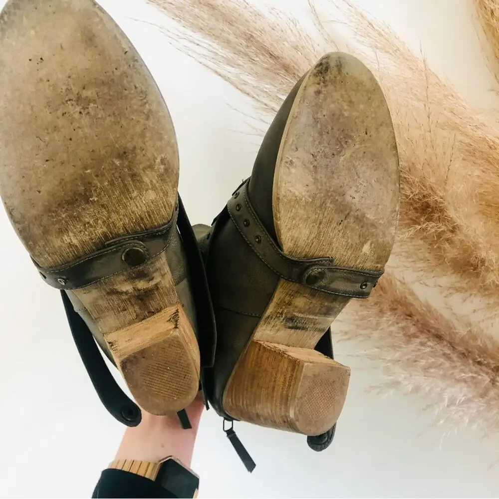 UO Urban Outfitters Studded Beige Tan Strap Buckle Ankle Boot Booties 9 Shoe